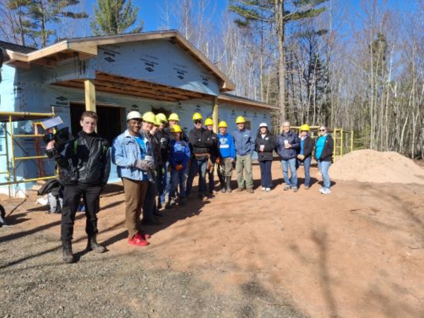 Whole crew w tv6 5 8 25